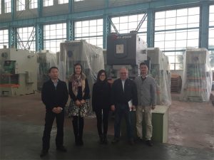 Khách hàng của Columbia mua máy ép thủy lực từ các công ty Accurl