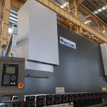 CNC NC tự động điện thủy lực ngang thanh cái thép tấm cắt kim loại và uốn báo chí phanh giá máy để bán